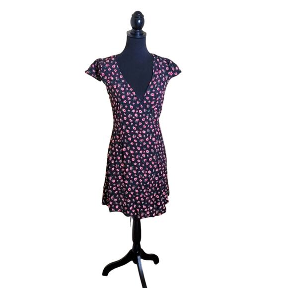 NEW Wrap Floral Mini Dress, Size Small Black, Red - Picture 1 of 8